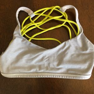 Free to be wild lululemon sports bra size 6